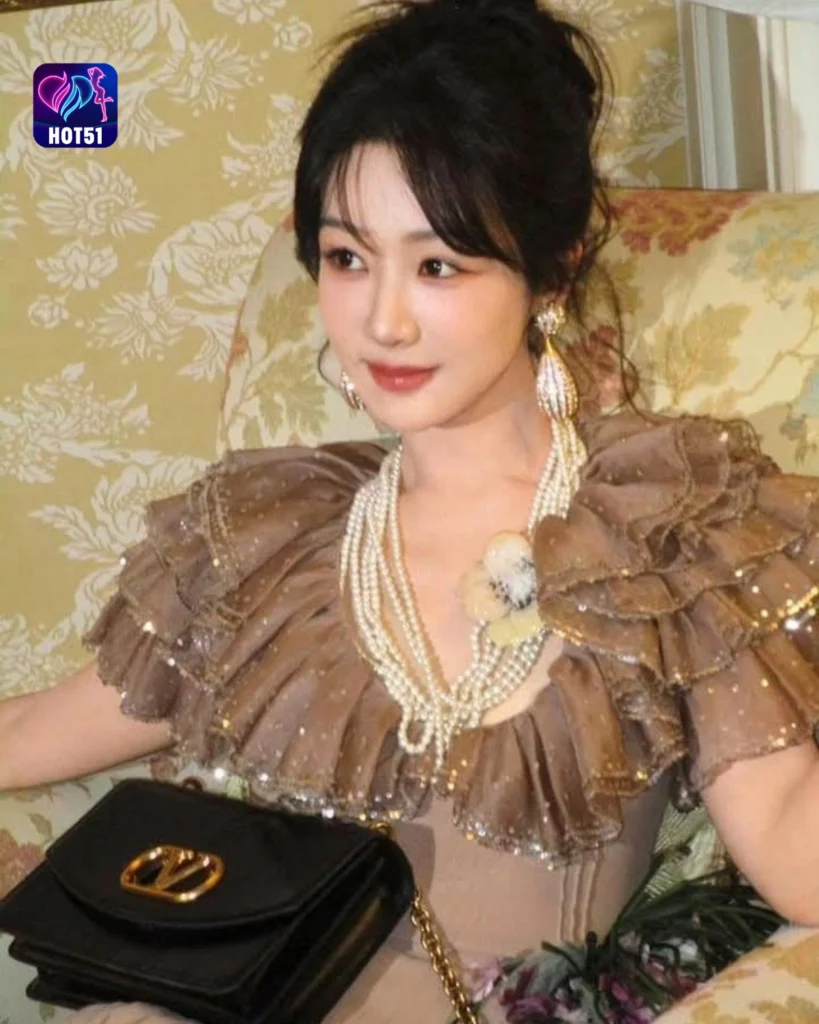  Stunning YANG ZI Photos on HOT51 Platform