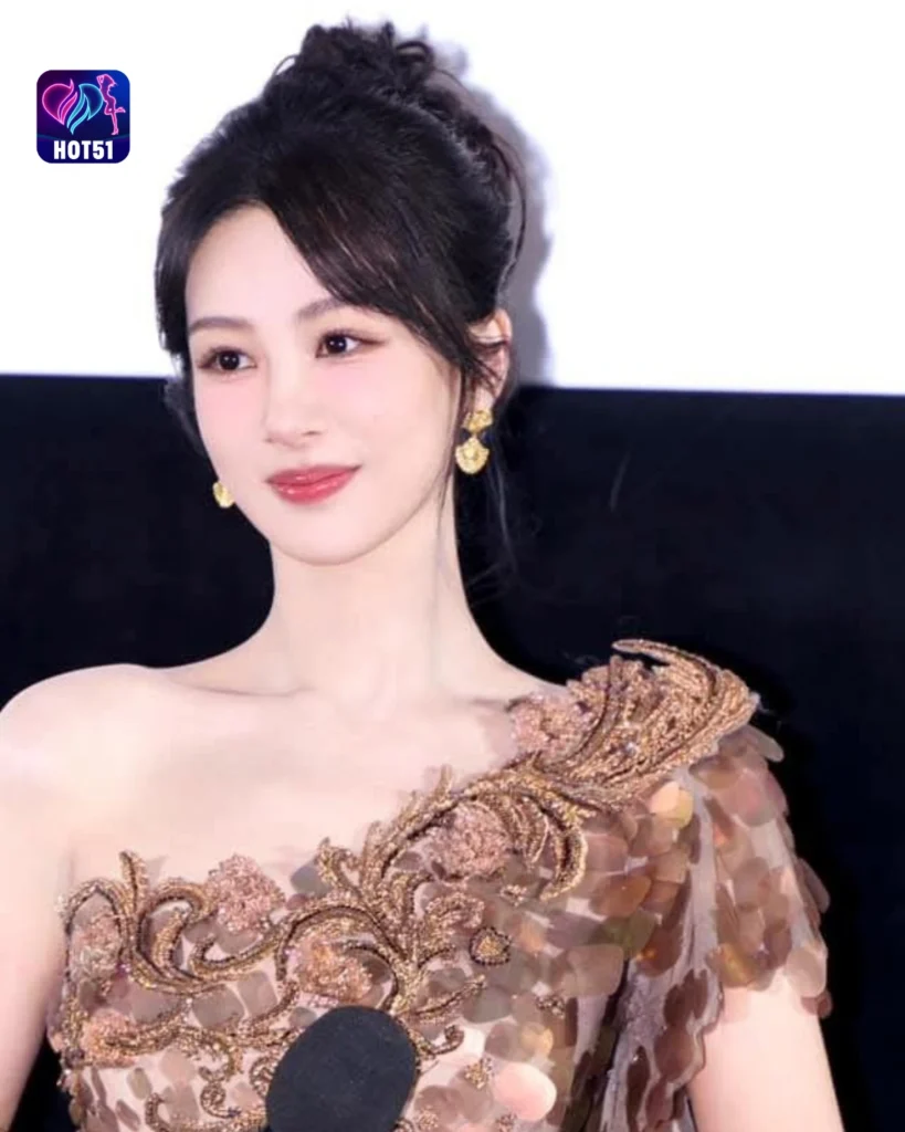  Stunning YANG ZI Photos on HOT51 Platform