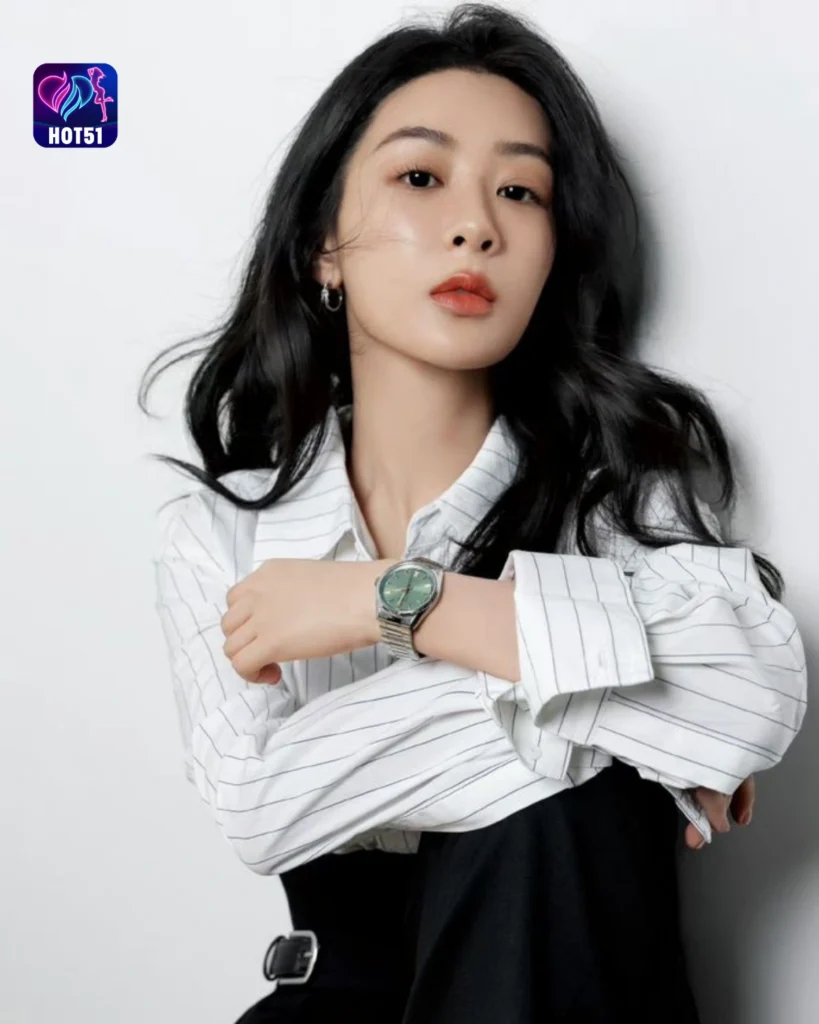 Stunning YANG ZI Photos on HOT51 Platform A Review