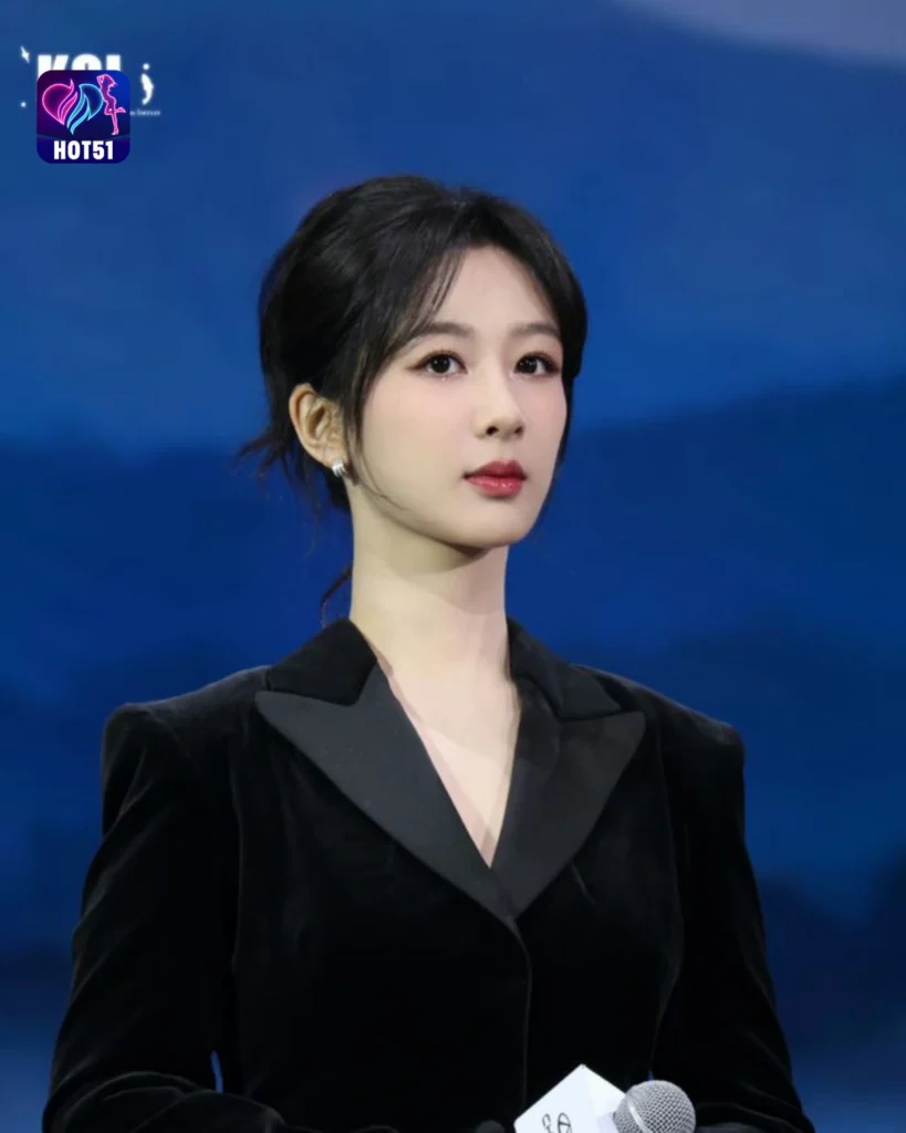 Stunning YANG ZI Photos on HOT51 Platform Revealed