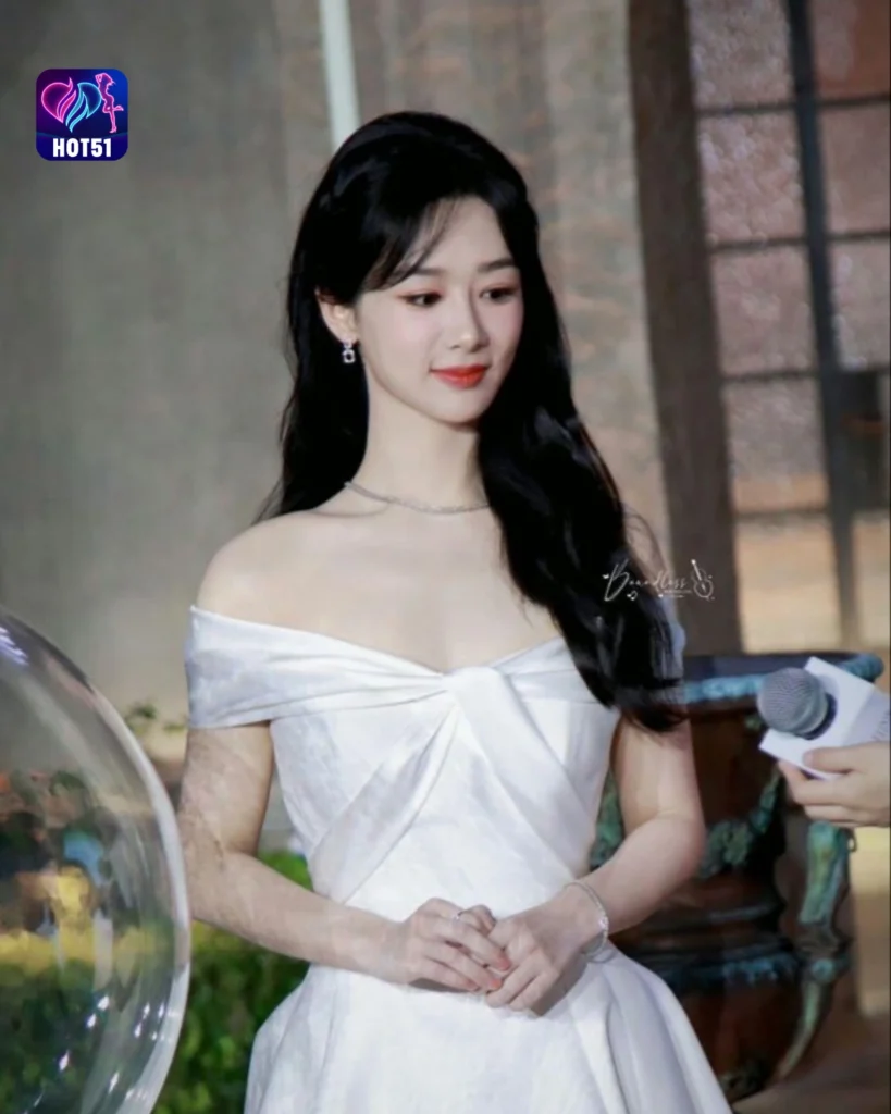 Stunning YANG ZI Photos on HOT51 Platform Revealed