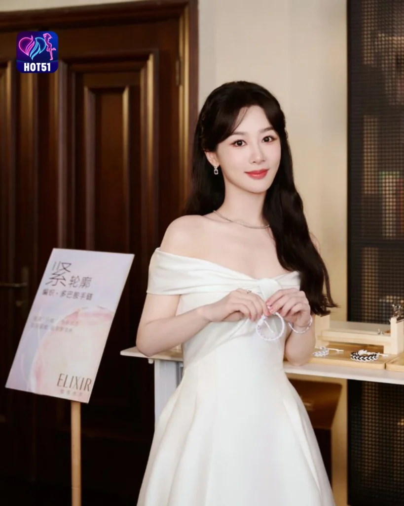 Stunning YANG ZI Photos on HOT51 Platform Revealed