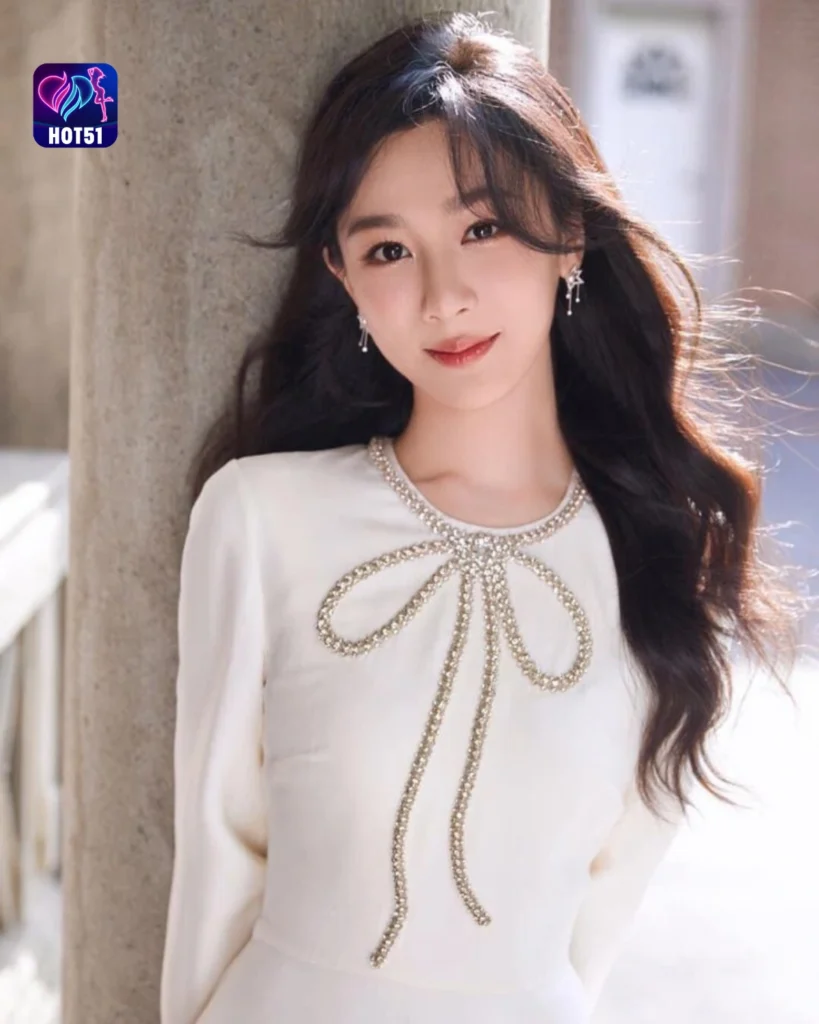 Stunning YANG ZI Photos on HOT51 Platform Revealed 