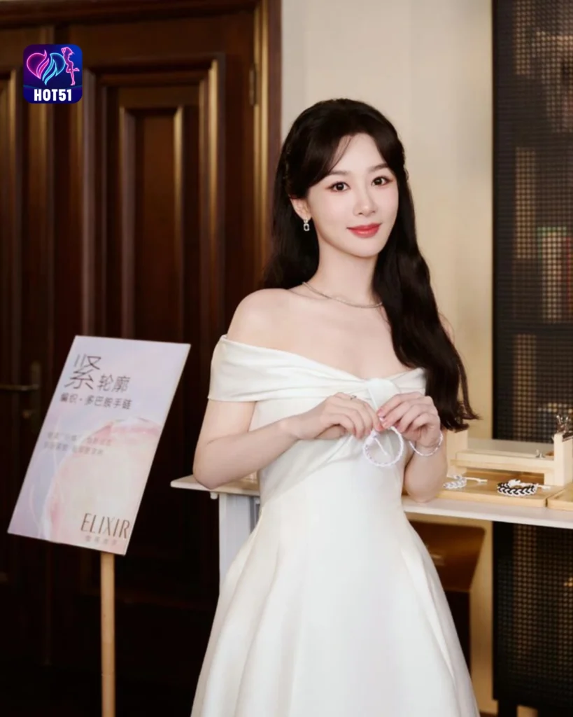 Stunning YANG ZI Photos on HOT51 Platform Revealed 