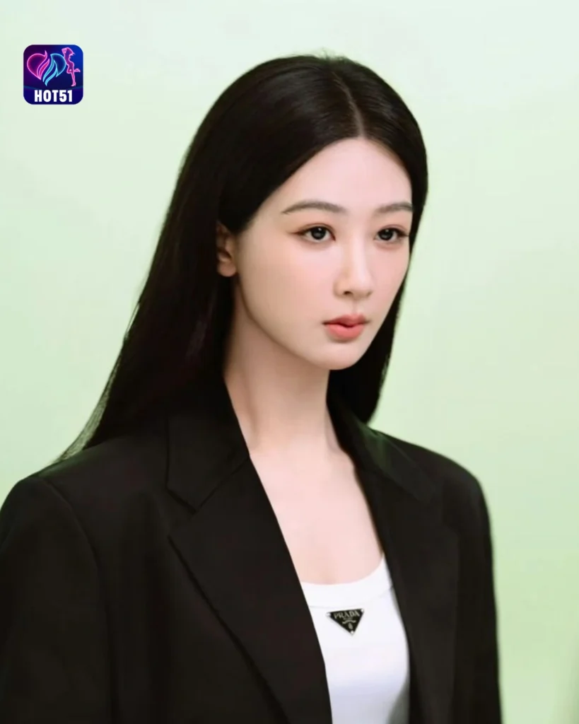  Stunning YANG ZI Photos on Hot51 Platform