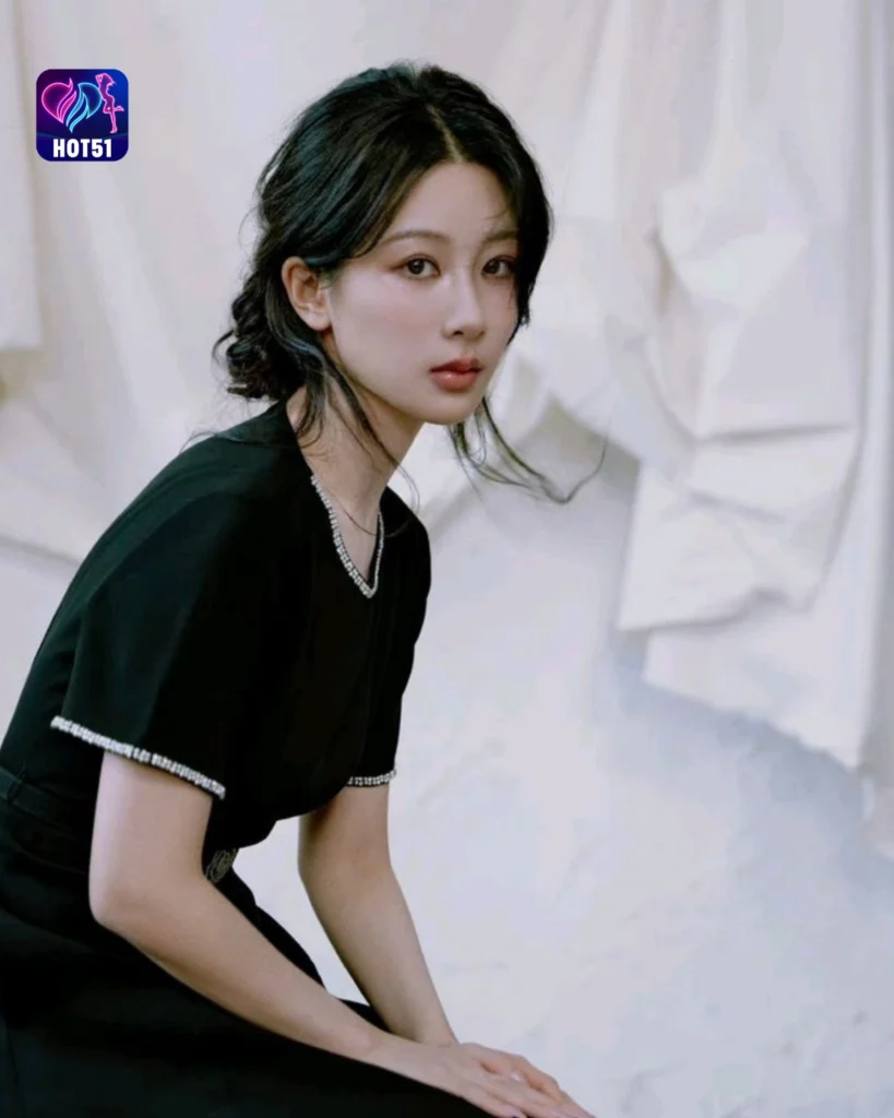 Stunning Yang Zi Photos Featured on HOT51 Platform