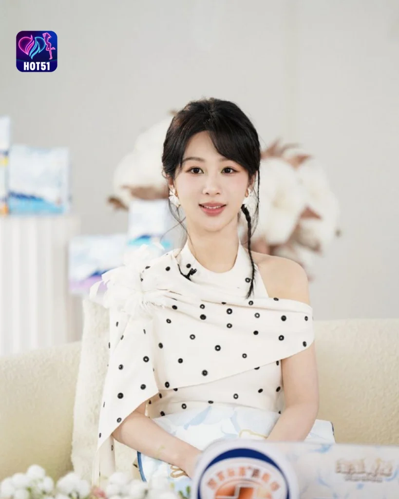  Stunning Yang Zi Photos on HOT51 Platform 
