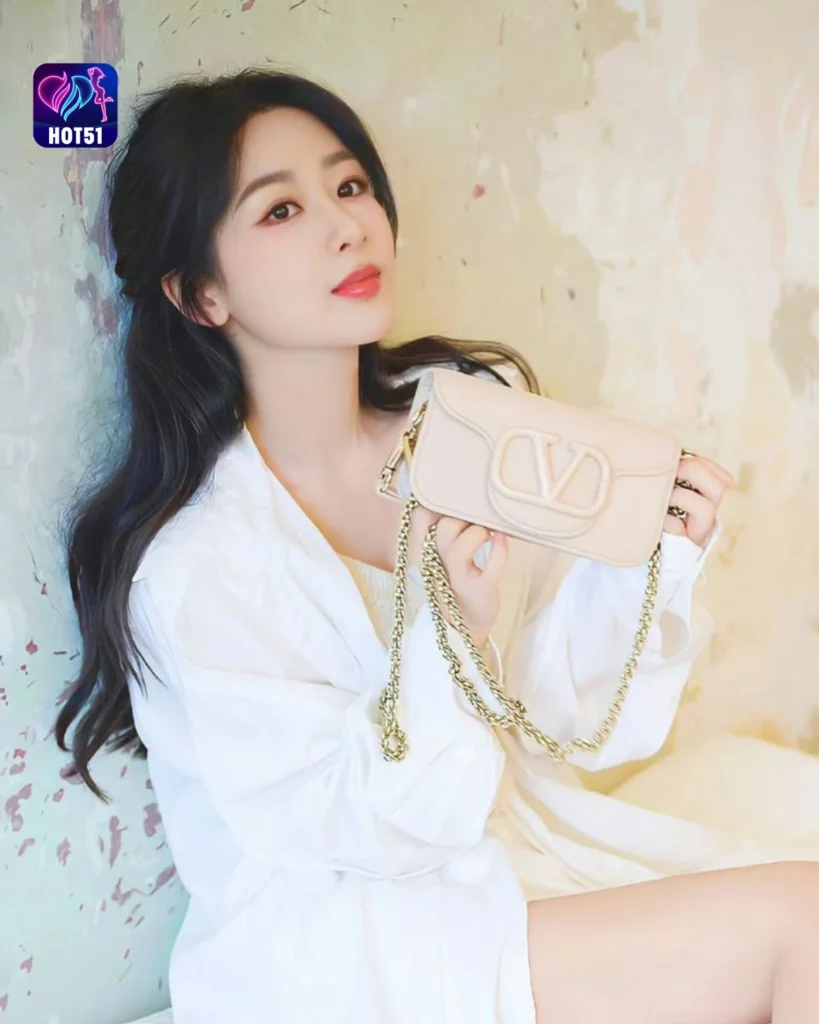Stunning Yang Zi Photos on HOT51 Platform 