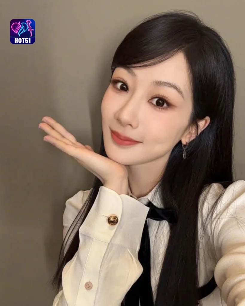 Stunning Yang Zi Photos on HOT51 Platform 