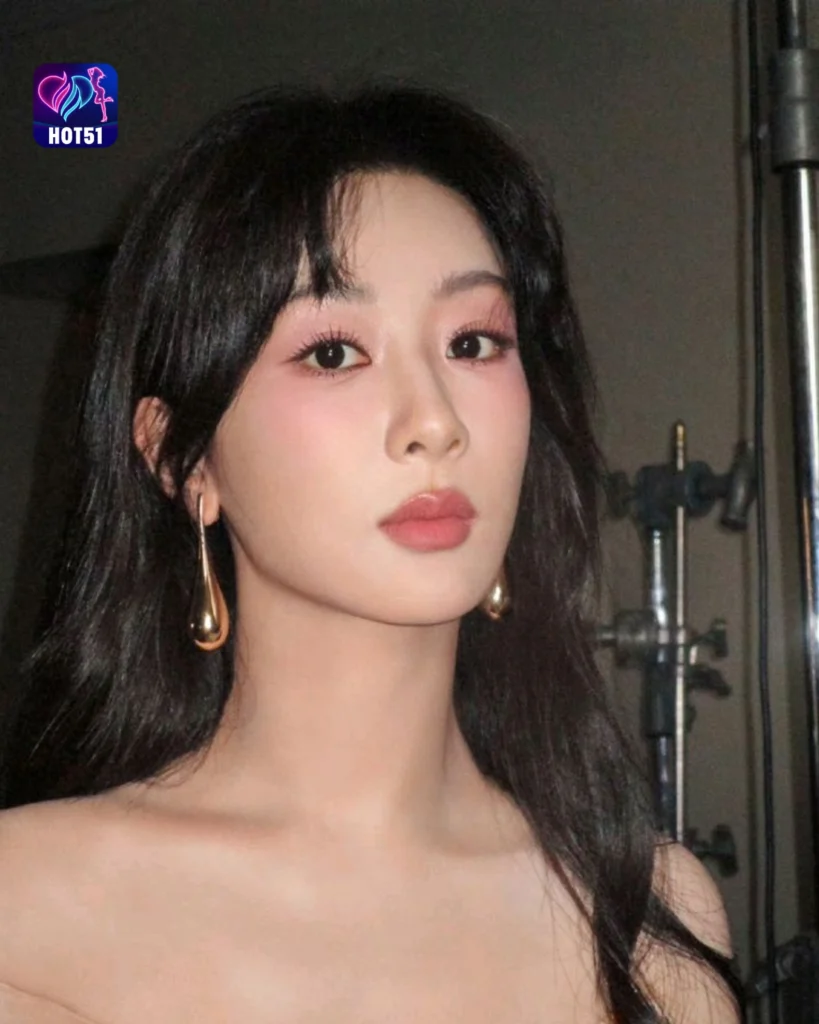 Stunning Yang Zi Photos on HOT51 Platform 