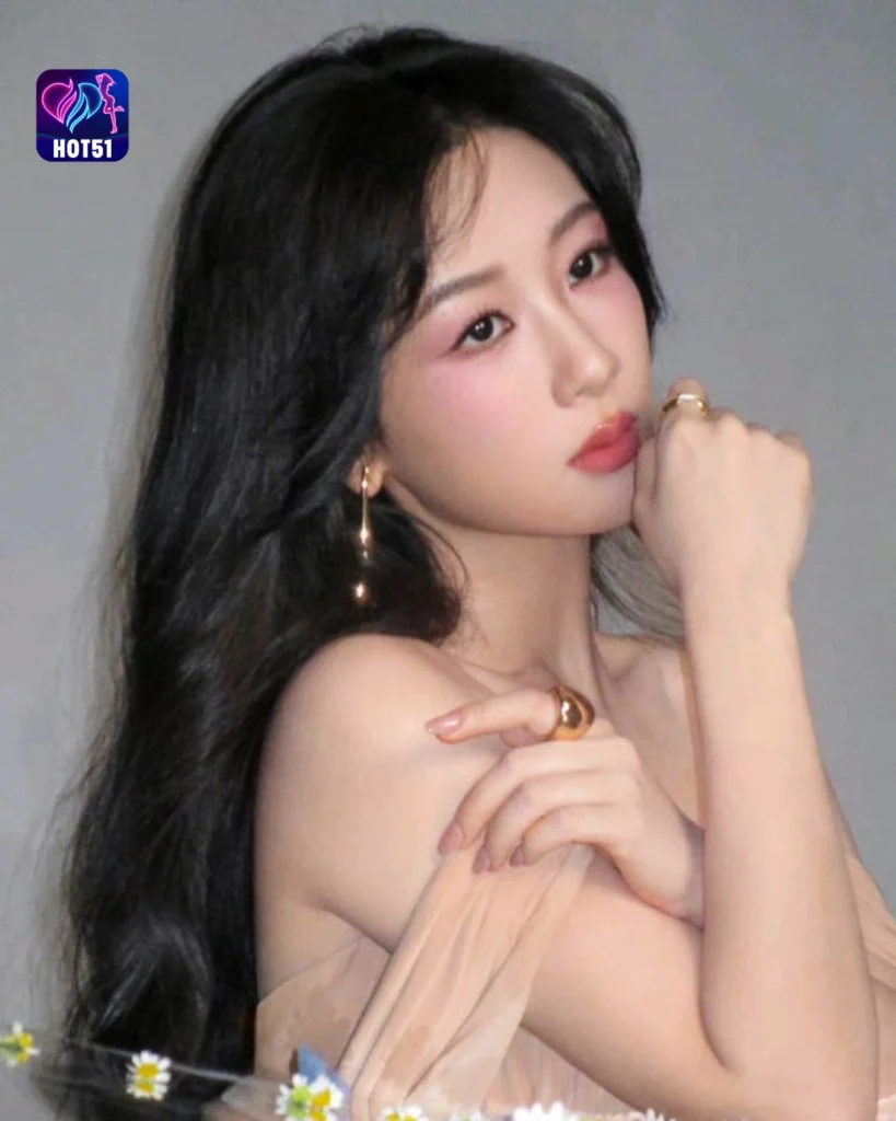 Stunning Yang Zi Photos on HOT51 Platform 