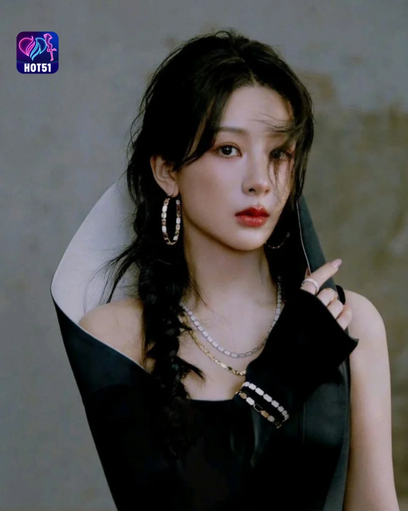 Stunning Yang Zi Photos on HOT51 Platform 