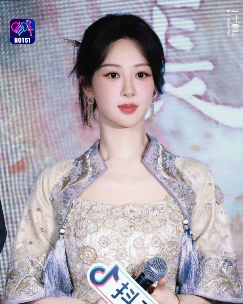 Stunning Yang Zi Photos on HOT51 Platform A Glimpse 