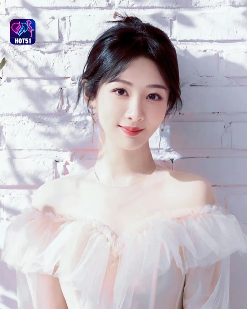  Stunning Yang Zi Photos on HOT51 Platform Showcase