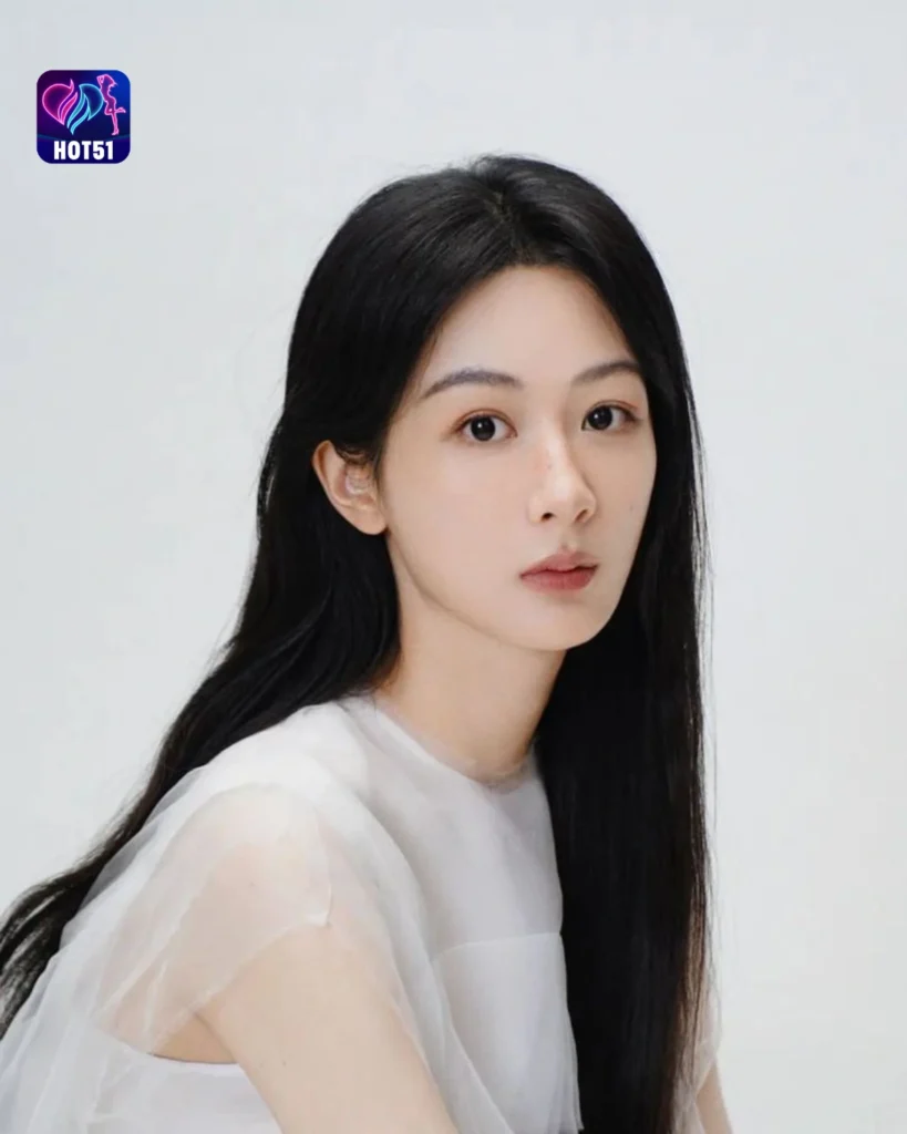  Stunning Yang Zi Photos on HOT51 Platform Showcase