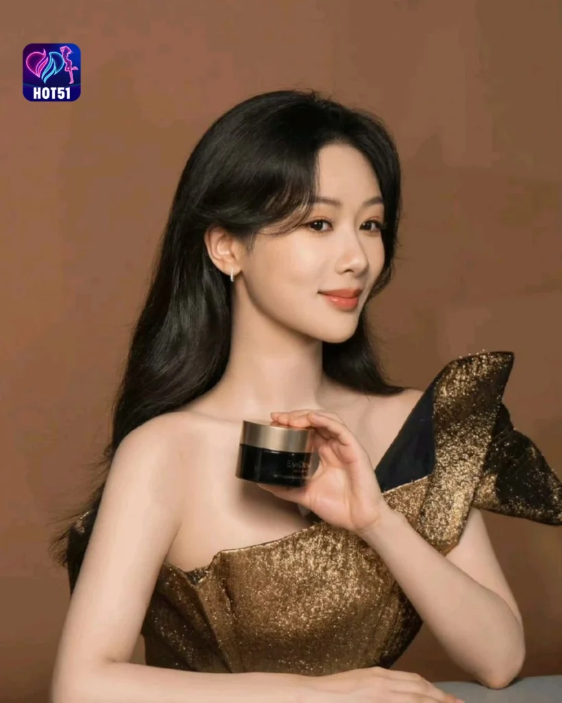 Stunning Yang Zi Photos on Hot51 Platform