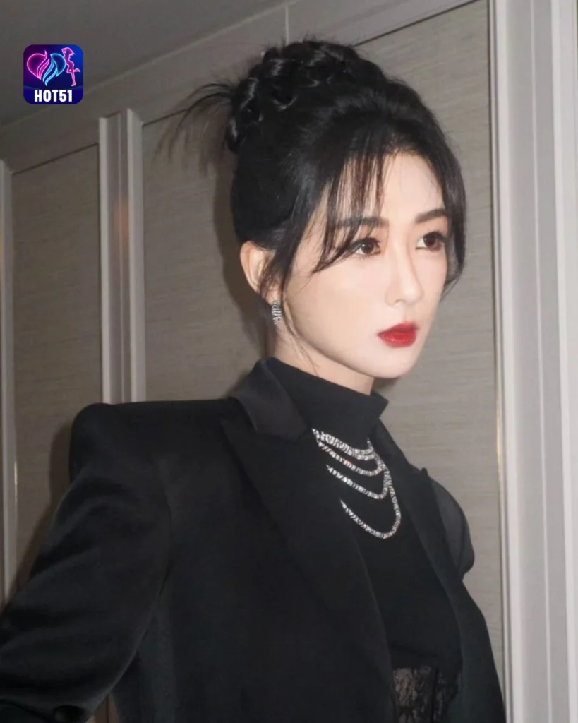  Stunning Yang Zi Photos on Hot51 Platform 