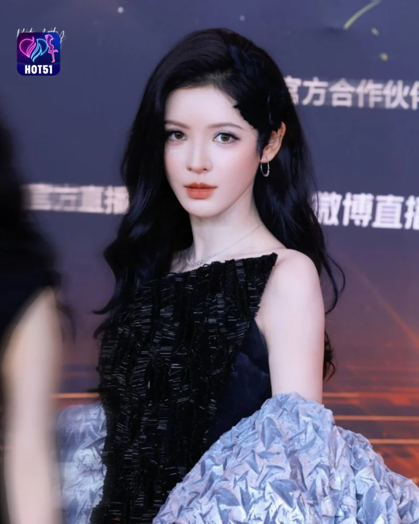  Stunning Zhang Yuxi Photos on HOT51 Live Platform