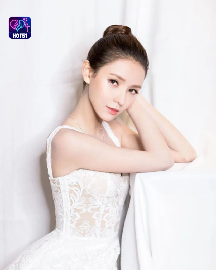 Stunning Zhang Yuxi Photos on HOT51 Live Platform