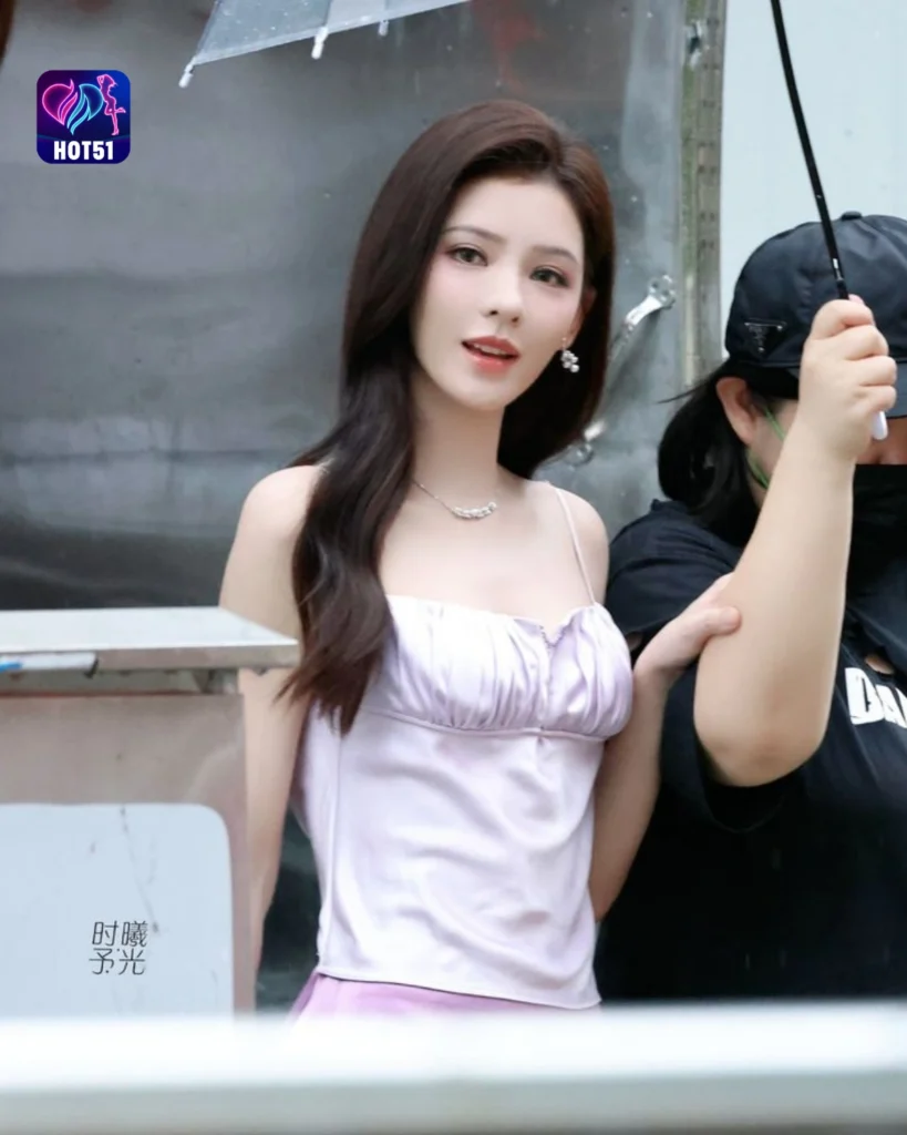  Stunning Zhang Yuxi Photos on HOT51 Live Platform