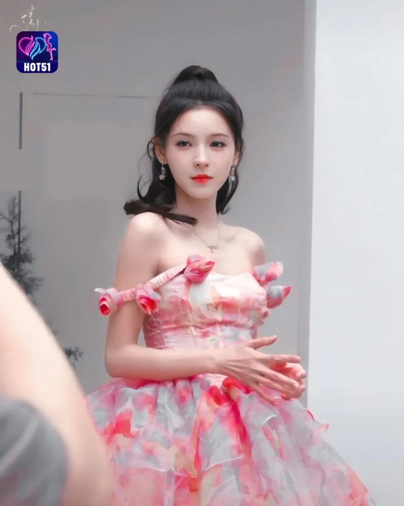  Stunning Zhang Yuxi Photos on HOT51 Platform 