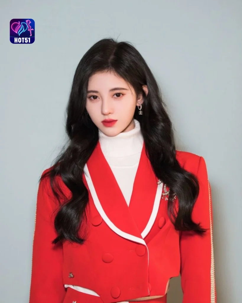 Stunning Zhang Yuxi Photos on HOT51 Platform