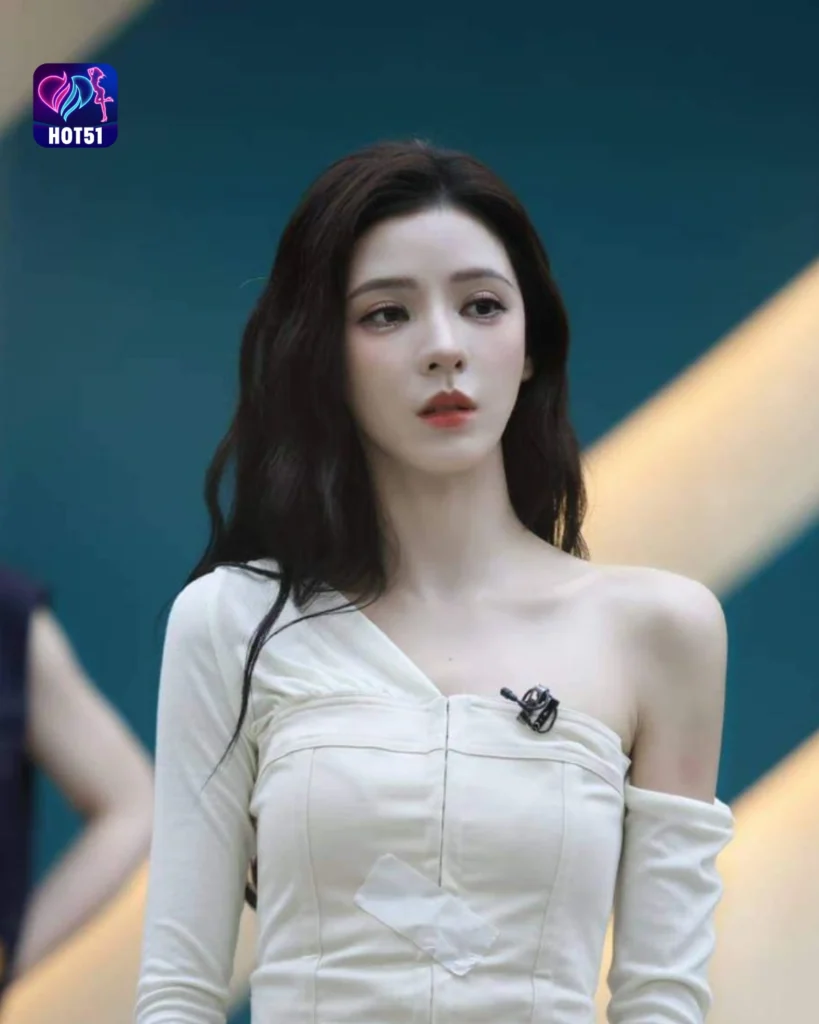 Stunning Zhang Yuxi Photos on HOT51 Platform