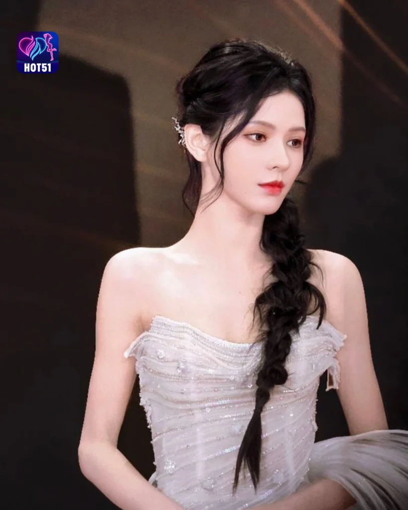 Stunning Zhang Yuxi Photos on HOT51 Platform