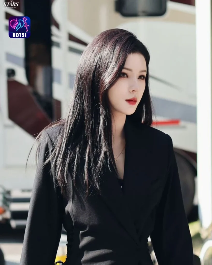 Stunning Zhang Yuxi Photos on HOT51 Platform 