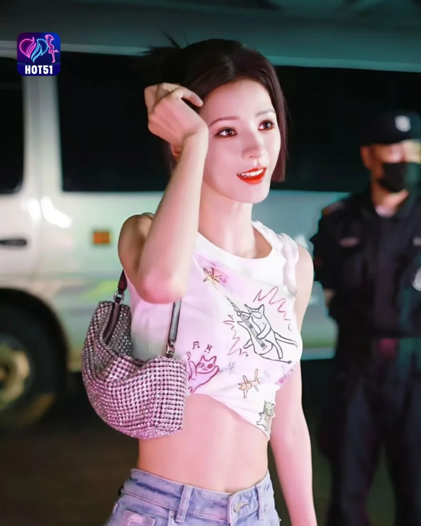 Stunning Zhang Yuxi Photos on HOT51 Platform