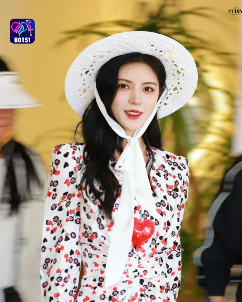  Stunning Zhang Yuxi Photos on HOT51 Platform