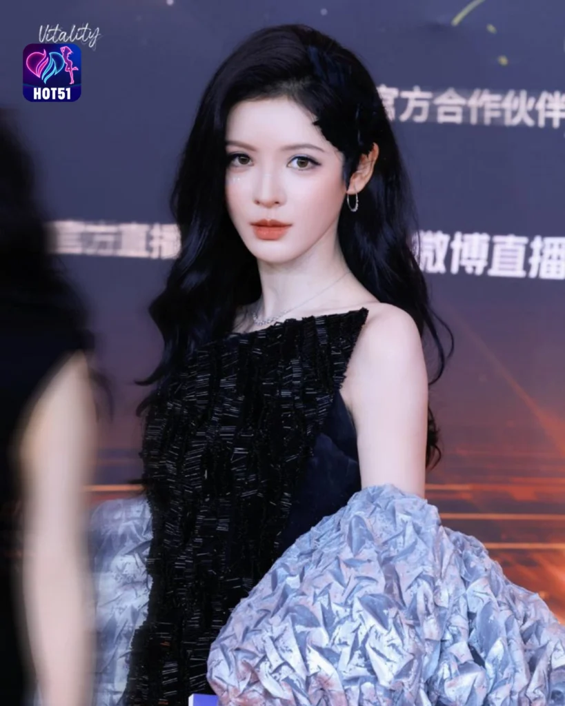 Stunning Zhang Yuxi Photos on HOT51 Platform