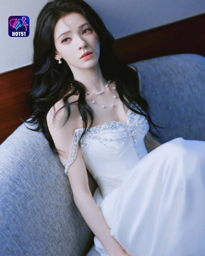  Stunning Zhang Yuxi Photos on HOT51 Platform
