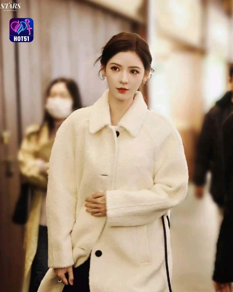 Stunning Zhang Yuxi Photos on HOT51 Platform