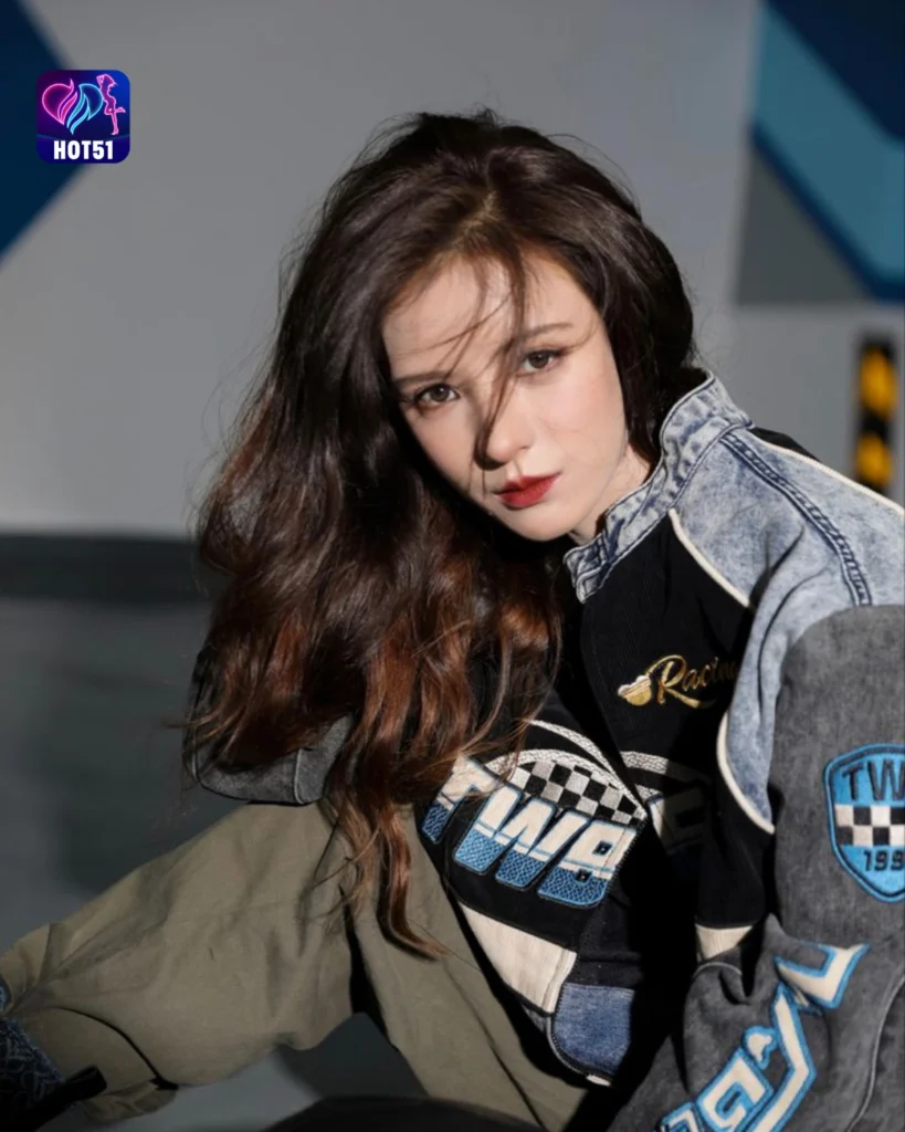   Stunning Zhang Yuxi Photos on HOT51 Platform Revealed