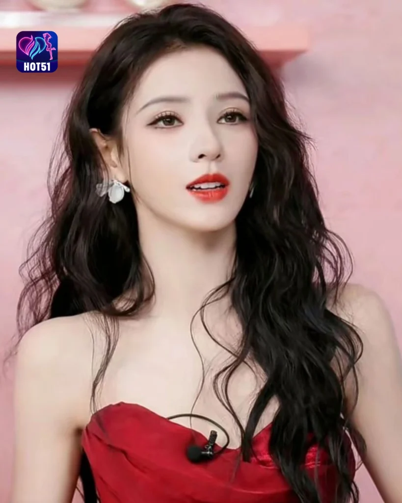 Stunning Zhang Yuxi Photos on the HOT51 Platform