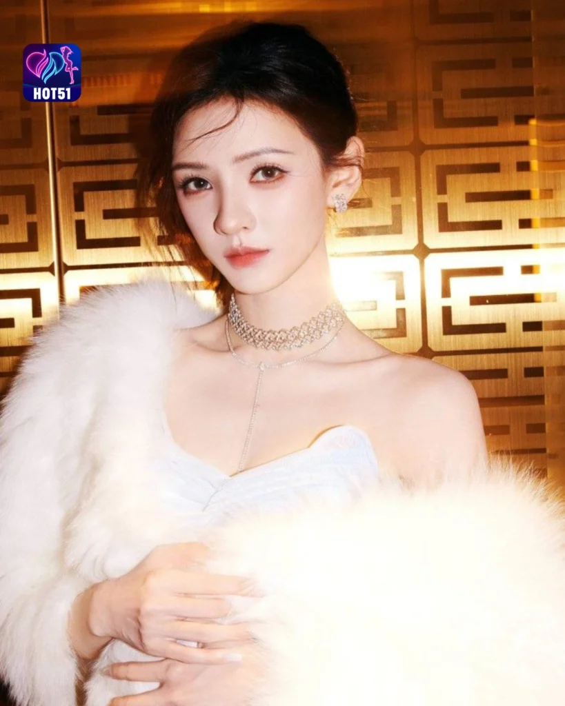 Stunning Zhang Yuxi Photos on the HOT51 Platform