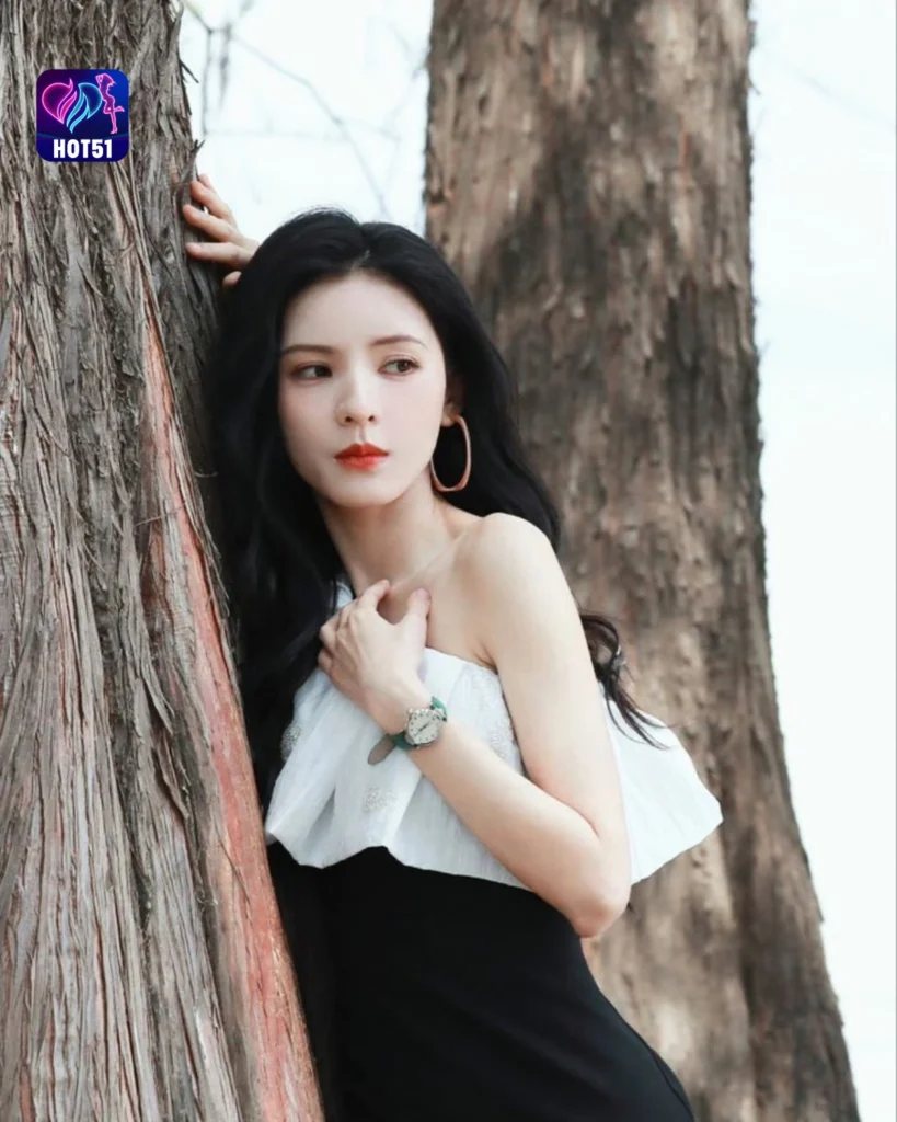 Stunning Zhang Yuxi Photos on the HOT51 Platform