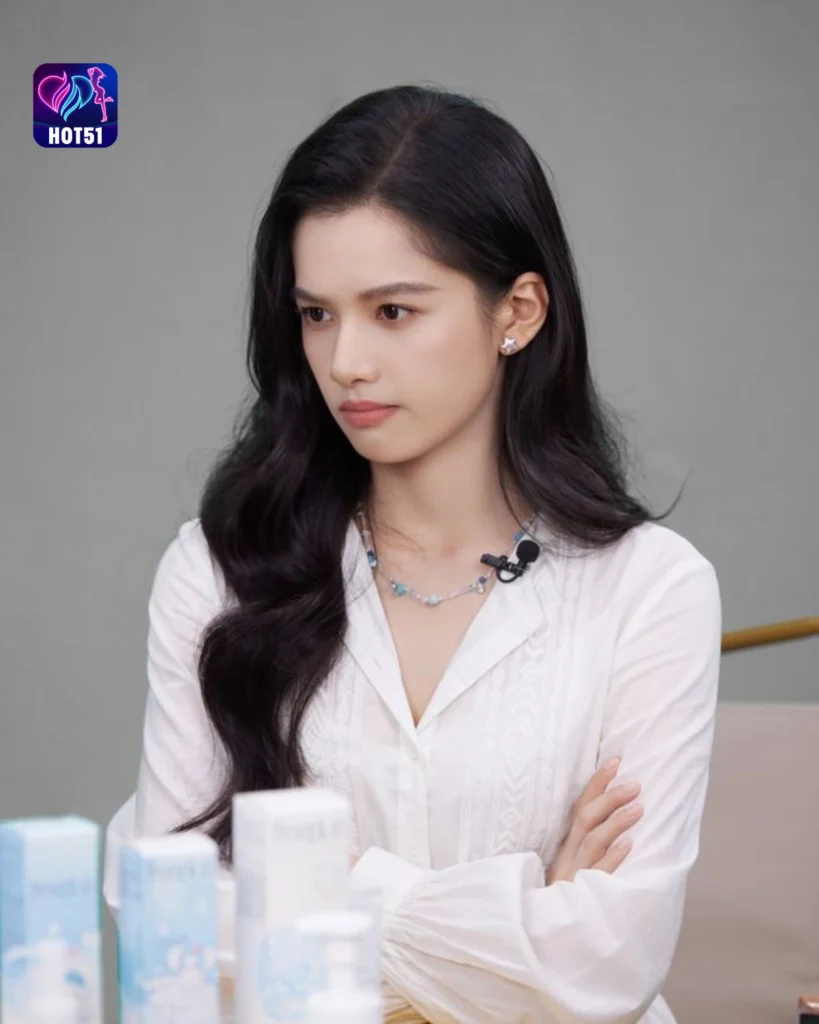  Stunning Zhani,g Jingy’s Gorgeous Photos on HOT51 Platform
