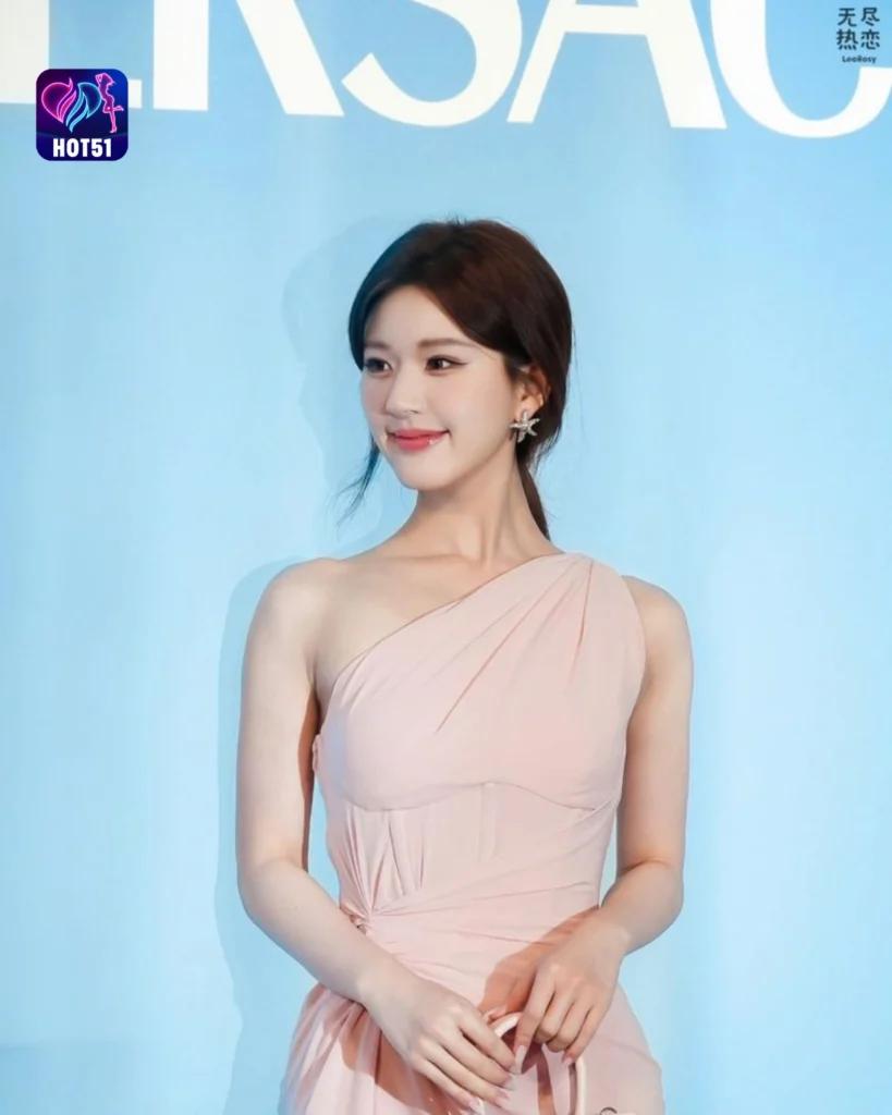  Stunning Zhao Lusi Photos on HOT51 Platform 