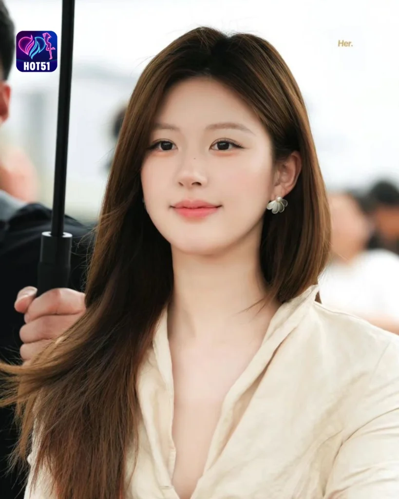  Stunning Zhao Lusi Photos on HOT51 Platform 