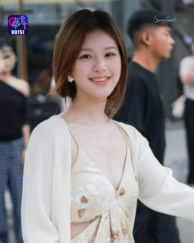  Stunning Zhao Lusi Photos on HOT51 Platform