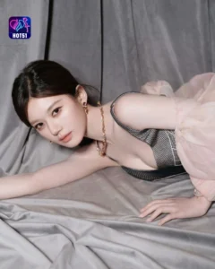 Read more about the article Beautiful Stunning Zhao Lusi Photos on HOT51 Platform