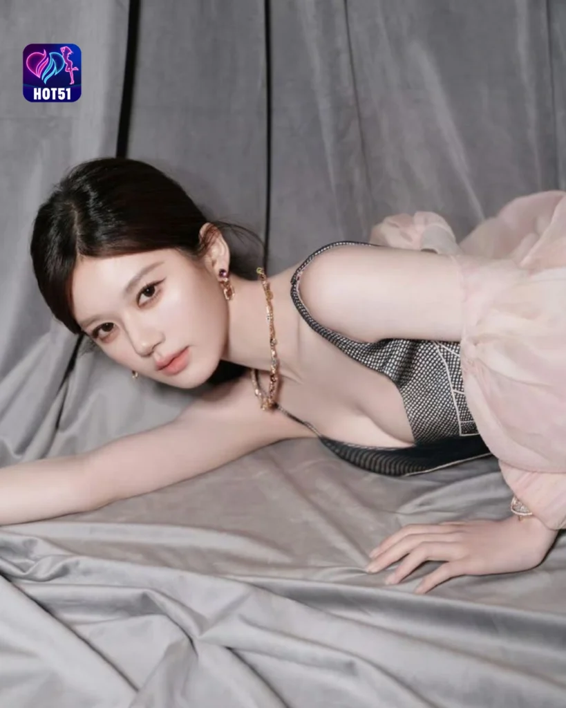 Stunning Zhao Lusi Photos on HOT51 Platform