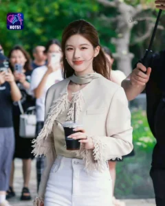 Read more about the article Beautiful Stunning Zhao Lusi Photos on HOT51 Platform