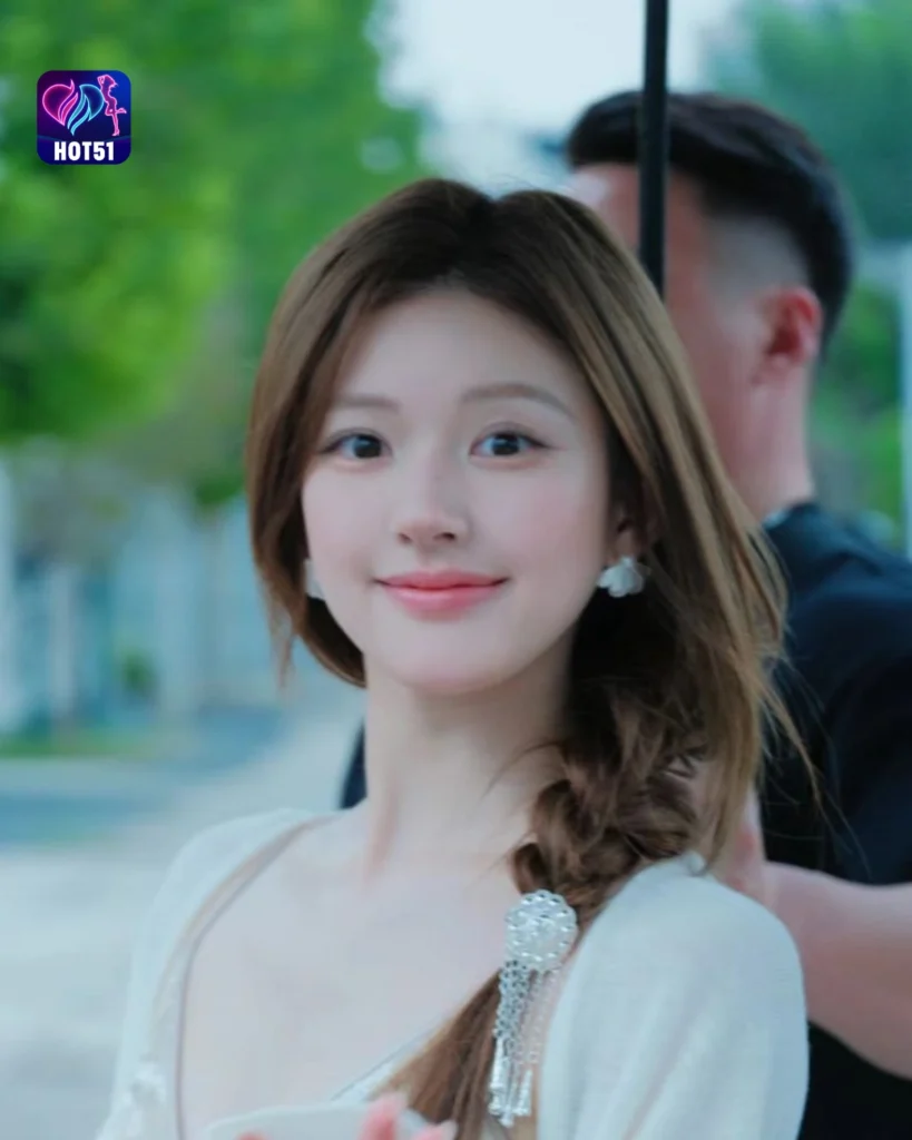  Stunning Zhao Lusi Photos on HOT51 Platform 