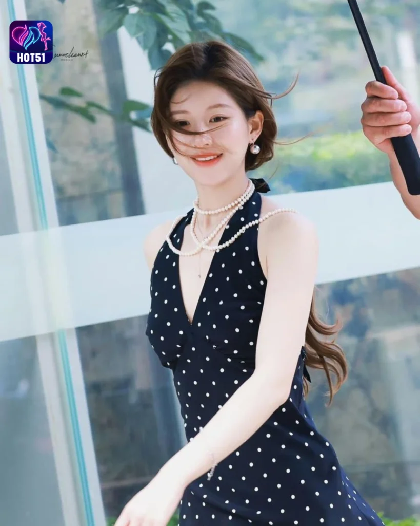  Stunning Zhao Lusi Photos on HOT51 Platform 