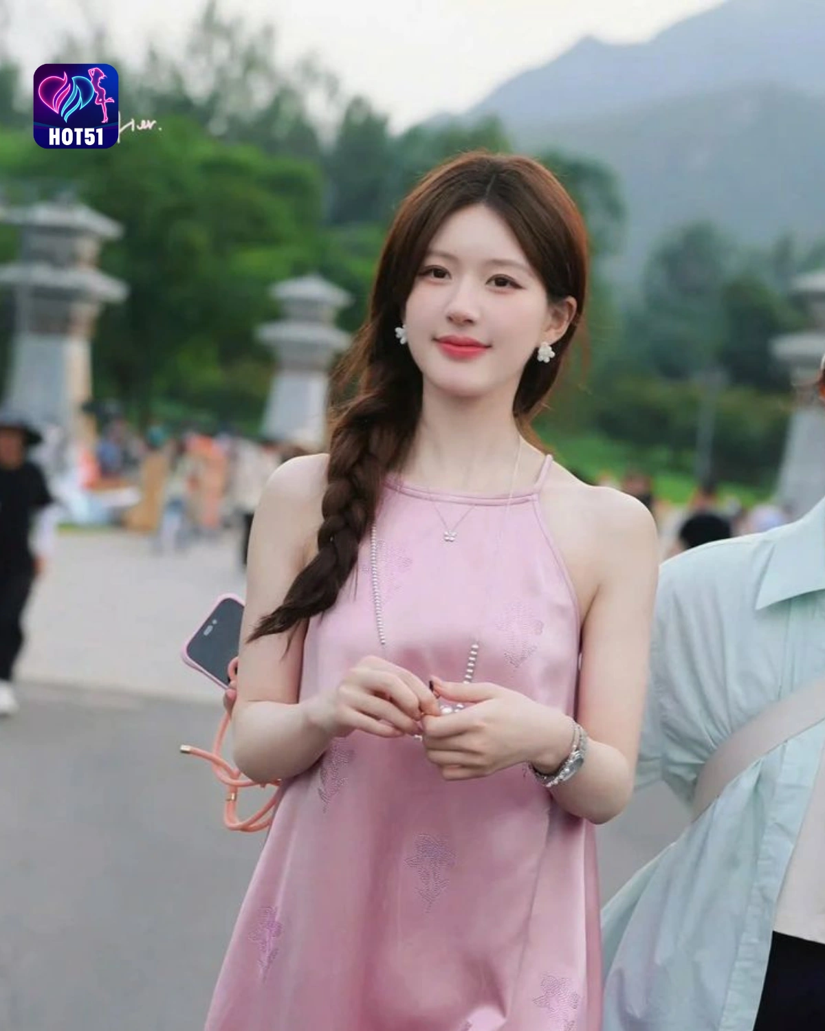 You are currently viewing Beautiful Stunning Zhao Lusi Photos on HOT51 Platform