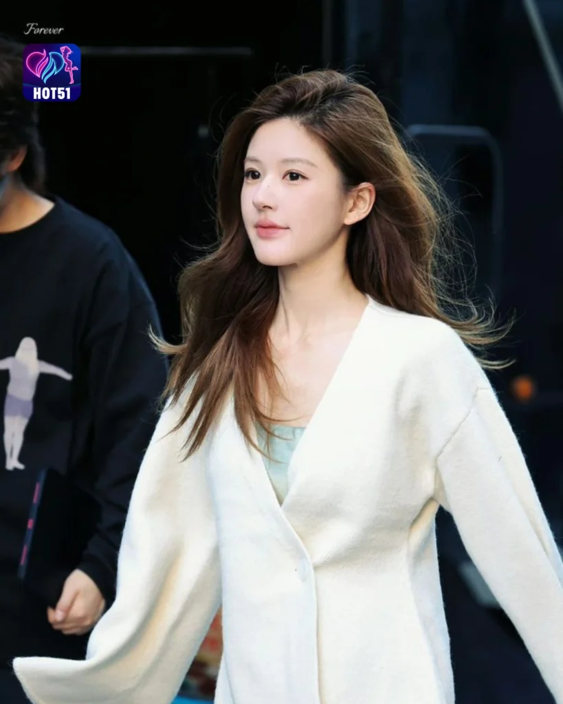  Stunning Zhao Lusi Photos on HOT51 Platform