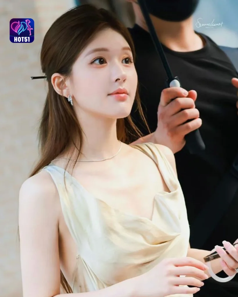  Stunning Zhao Lusi Photos on HOT51 Platform